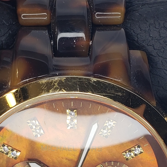 Oversized tortoise & gold Michael Kors watch - Picture 2 of 2